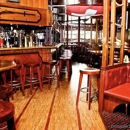 Hotell Galions Et Pub