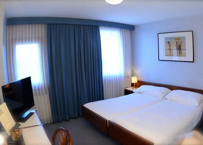 Ξενοδοχείο Galions Et Pub 3*